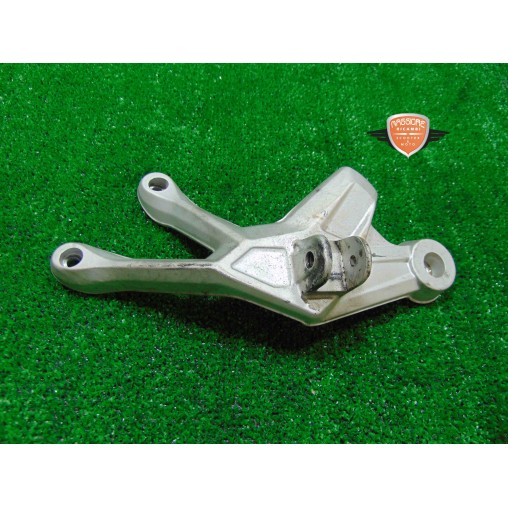 Soporte del respaldo izquierdo Benelli TRK 251 2019 2020