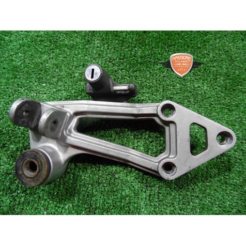 Soporte estribo reposapiés trasero derecho Kawasaki GPX 750 R 1987 1990